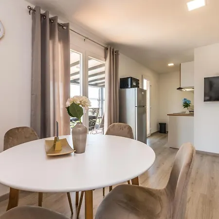 Mobile House Mm 펜션 비오그라드나모루